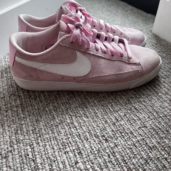 Nike genuine leather Blazer Low shoes pink. - Picture 3 of 5